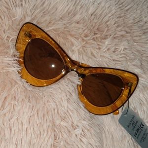 GOLDEN WINGS 💛 SUNGLASSES